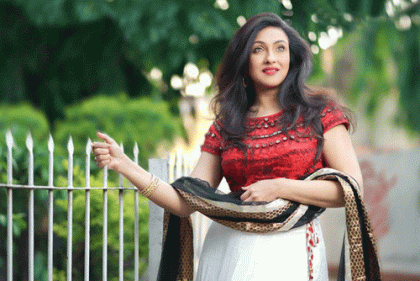 গোয়েন্দাদের জেরার মুখে ঋতুপর্ণা সেনগুপ্ত