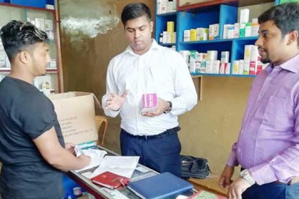 চট্টগ্রামে মেয়াদোত্তীর্ণ ওষুধ বিক্রির দায়ে পাঁচ ফার্মেসিকে জরিমানা

