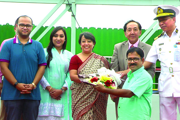 ভুটান থেকে প্রথমবারের মতো নদীপথে এলো পাথর