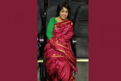 এই শাড়িটির নাম কাঞ্চিপুরম সিল্ক