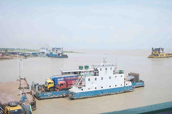 ঈদের আগে-পরে ৬ দিন ফেরিতে ট্রাক-কাভার্ড ভ্যান পারাপার বন্ধ