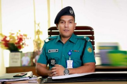 দাঁড়িয়ে দাঁড়িয়ে নাটকের অংশ না হই প্লিজ...!

