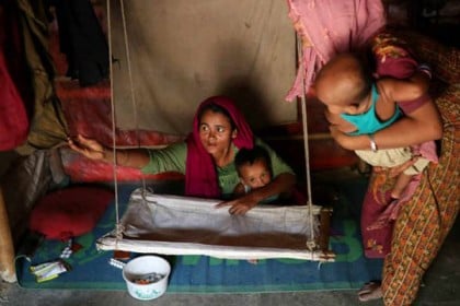 বাংলাদেশ-ভারত সীমান্তের জিরো পয়েন্টে ১২ রোহিঙ্গা 
