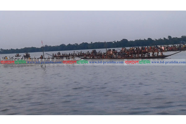 ফুলপুরে নৌকা বাইচ প্রতিযোগিতা অনুষ্ঠিত