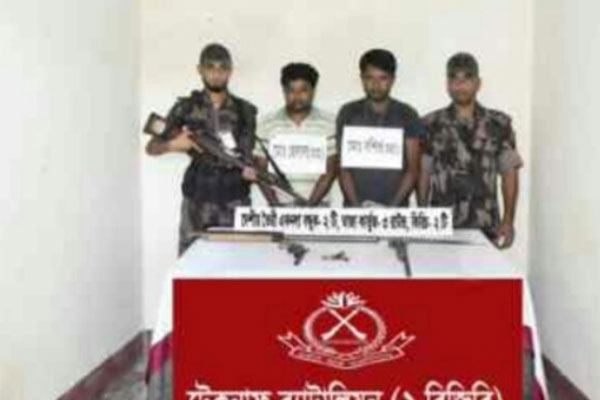 টেকনাফে বিজিবি'র অভিযানে অস্ত্রসহ আটক ২