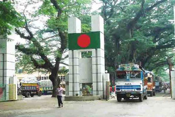 সার্ভার সমস্যা, বেনাপোলে ছাড়পত্রের অপেক্ষায় হাজারো যাত্রী