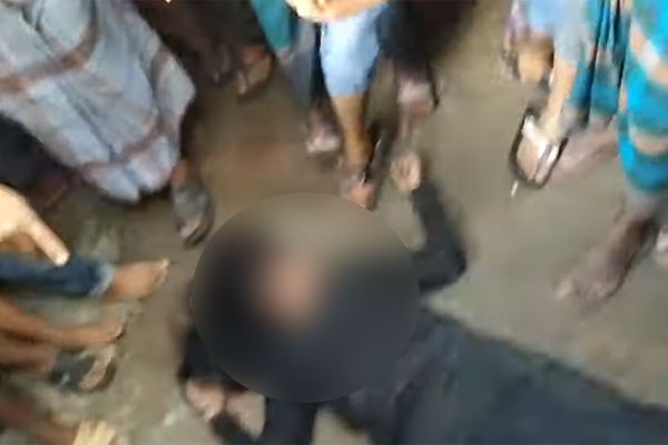 গণপিটুনিতে রেনুকে নির্মমভাবে হত্যার ভিডিও ভাইরাল