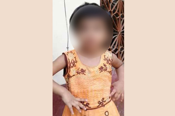 তোর মতো ছোট্ট একটি মেয়ে আছে আমার!