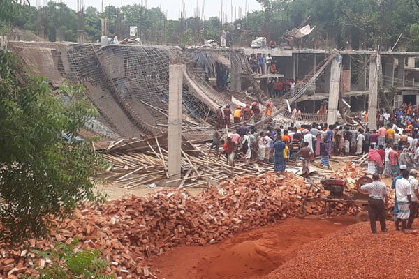 ভালুকায় নির্মাণাধীন ভবনের ছাদ ধসে ৫ শ্রমিক আহত

