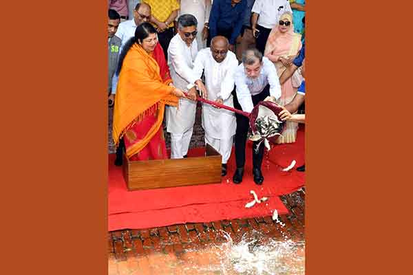 ক্ষুধামুক্ত দেশ গড়ার প্রত্যয়ে কাজ করছে সরকার : স্পিকার