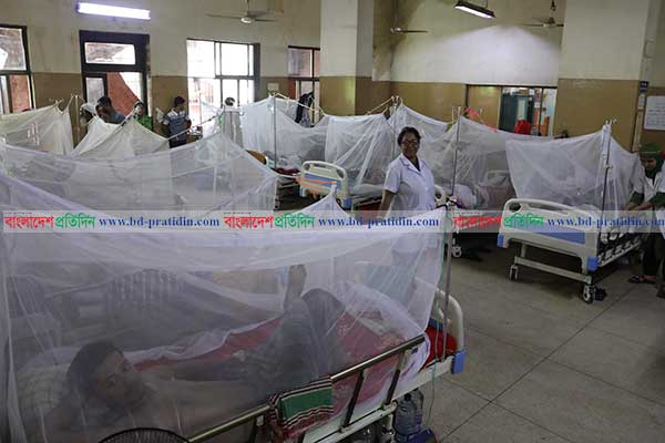 রাজধানীতে রেকর্ড ছাড়িয়েছে ডেঙ্গু রোগীর সংখ্যা, জনমনে আতঙ্ক