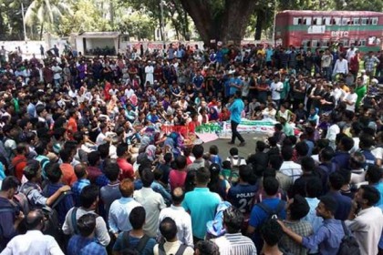 উত্তাল ঢাবি, উপাচার্যকে ছাত্রলীগের স্মারকলিপি