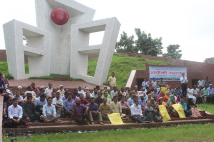মাধ্যমিক শিক্ষা জাতীয়করণের দাবিতে শিক্ষকদের অনশন

