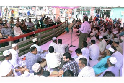 বরিশালে বেসরকারি মাধ্যমিক শিক্ষকদের অনশন