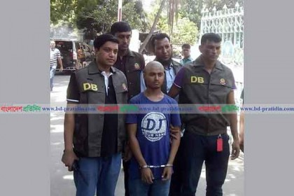 রেনুকে পিটিয়ে হত্যা; পুলিশের চোখে ধুলো দিতে ন্যাড়া হয় হৃদয়