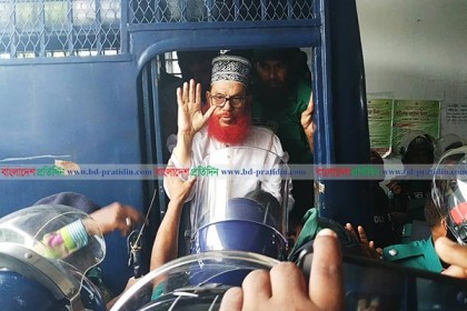সাঈদীকে দেখতে আদালত প্রাঙ্গণে উৎসুক মানুষের ভিড়