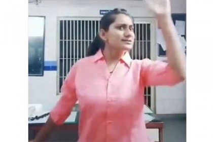 থানায় গানের তালে নাচে চাকরি হারালেন নারী পুলিশ
