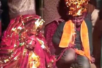 ছেলেকে রাস্তা থেকে তুলে নিয়ে মাথায় বন্দুক ঠেকিয়ে বিয়ে, অতঃপর...