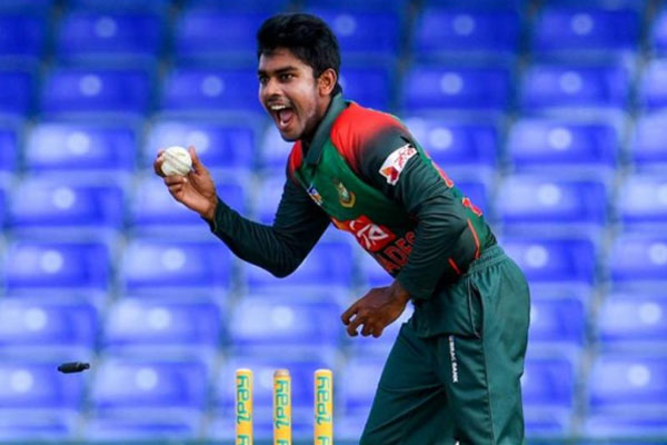 করুনারত্নকে ফেরালেন মিরাজ