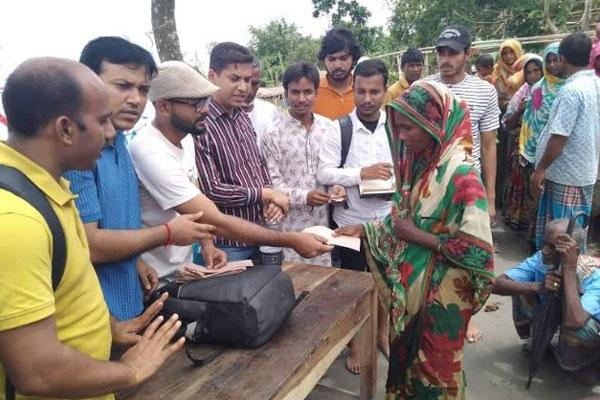 বন্যার্তদের পাশে পারফরম্যান্স আর্ট বানভাসি 