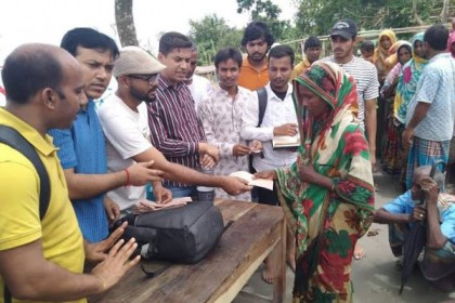 বন্যার্তদের পাশে পারফরম্যান্স আর্ট বানভাসি 