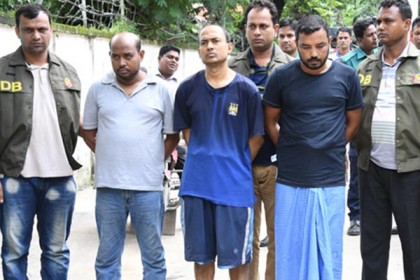 রাজধানীতে অস্ত্র-গুলিসহ তিন 'ভাড়াটে খুনি' গ্রেফতার