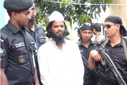 ৬ ছাত্রীকে ধর্ষণের কথা স্বীকার মাদ্রাসার সেই 'বড় হুজুরের': র‌্যাব