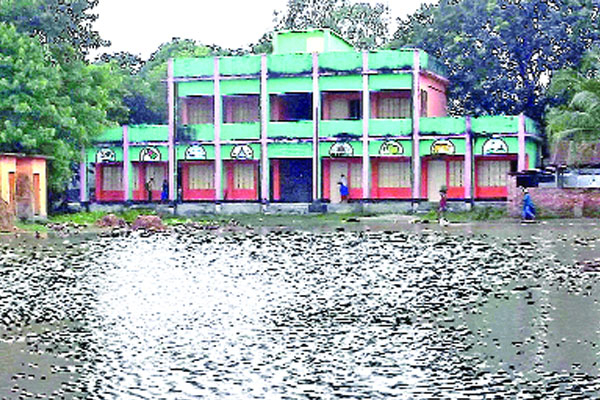 কমছে পানি বাড়ছে ভাঙন