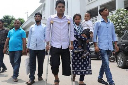 রাসেলকে আরও ৫ লাখ টাকা দিল গ্রীনলাইন