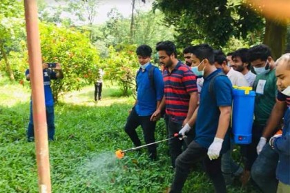 চবিতে মশা নিধনে কাজ করছে ছাত্রলীগ