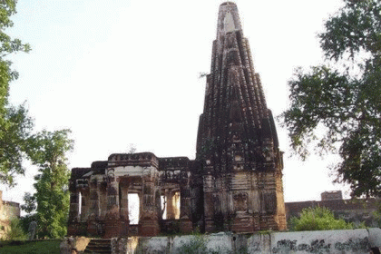 এবার হাজার বছরের পুরোনো মন্দির খুলে দিচ্ছে পাকিস্তান