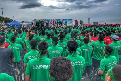 কোরিয়ার বুকে ভালোবাসার পতাকা

