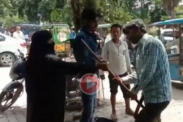 বিল পাসের ২৪ ঘণ্টা না কাটতেই, প্রকাশ্যে তালাক কাণ্ডে তোলপাড়! (ভিডিও)