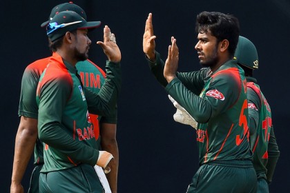 লজ্জা এড়ানোর ম্যাচে টস হেরে ফিল্ডিংয়ে টাইগাররা