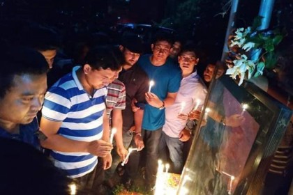 জাতীয় শোক দিবসে ছাত্রলীগের মোমবাতি প্রজ্জ্বলন