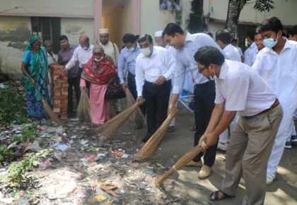 ডেঙ্গু প্রতিরোধে বরিশাল জিলা স্কুলে পরিষ্কার-পরিচ্ছন্নতা অভিযান