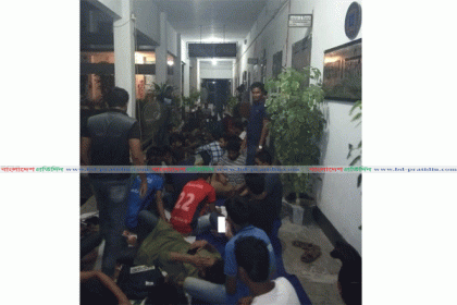 ফল প্রকাশের দাবিতে আবারও আন্দোলনে রাবি শিক্ষার্থীরা