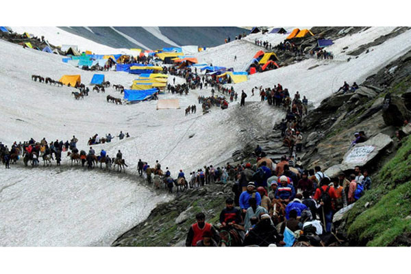 পাকিস্তানের হামলা এড়াতে তীর্থযাত্রীদের কাশ্মীর ছাড়ার নির্দেশ ভারতের