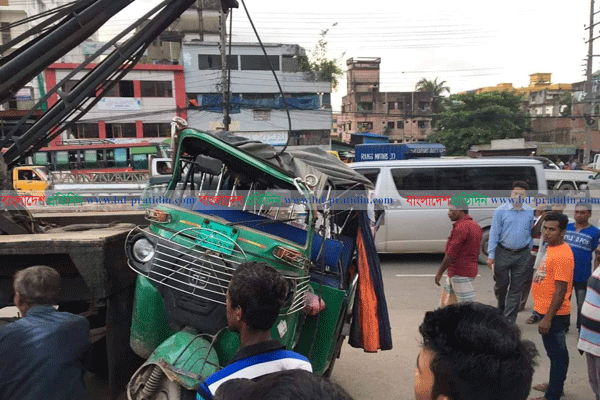 আখতারুজ্জামান ফ্লাইওভারে দুর্ঘটনায় স্কুল শিক্ষিকার মৃত্যু
