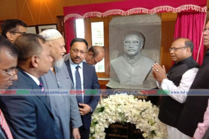 কলকাতার বেকার হোস্টেলে বসলো বঙ্গবন্ধুর নতুন আবক্ষ মূর্তি