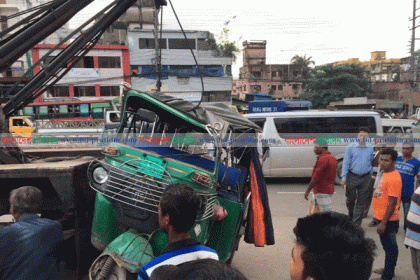 আখতারুজ্জামান ফ্লাইওভারে দুর্ঘটনায় স্কুল শিক্ষিকার মৃত্যু