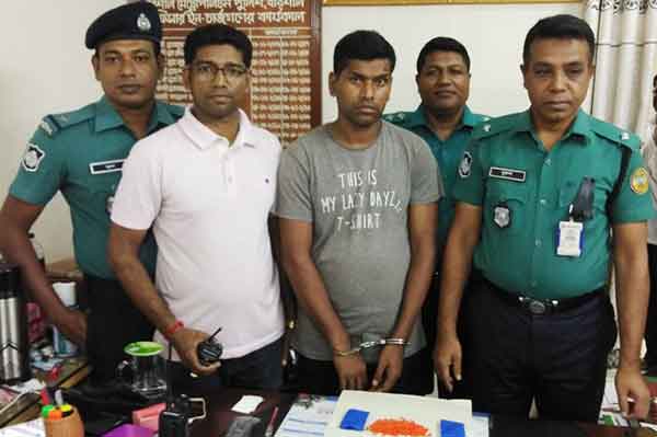 বরিশালে ৫শ’ পিস ইয়াবাসহ মাদক ব্যবসায়ী গ্রেফতার