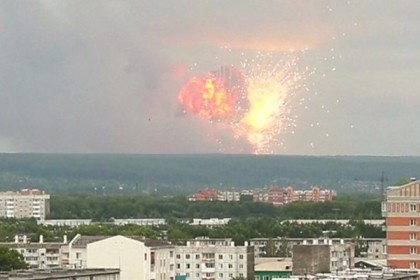 রুশ অস্ত্রাগারে দফায় দফায় বিস্ফোরণ