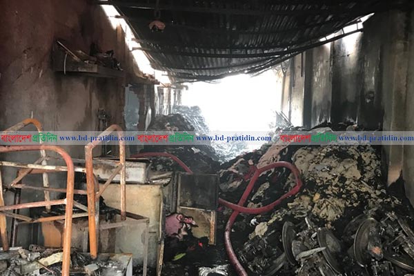 আশুলিয়ায় সুতার গোডাউনে আগুন
