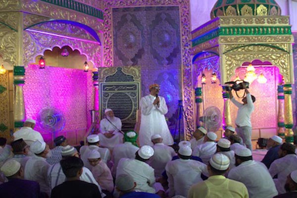 ঈদ জামাতে অঝোরে কাঁদলেন শামীম ওসমান