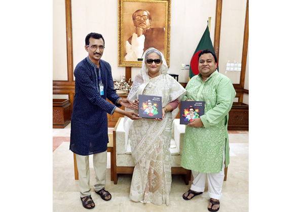 'শেখ কামাল: উদ্দীপ্ত তারুণ্যের দূত' গ্রন্থটি প্রধানমন্ত্রী শেখ হাসিনার কাছে হস্তান্তর 