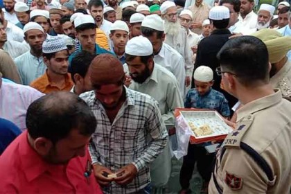 যেভাবে কাটছে কাশ্মীরিদের ঈদ
