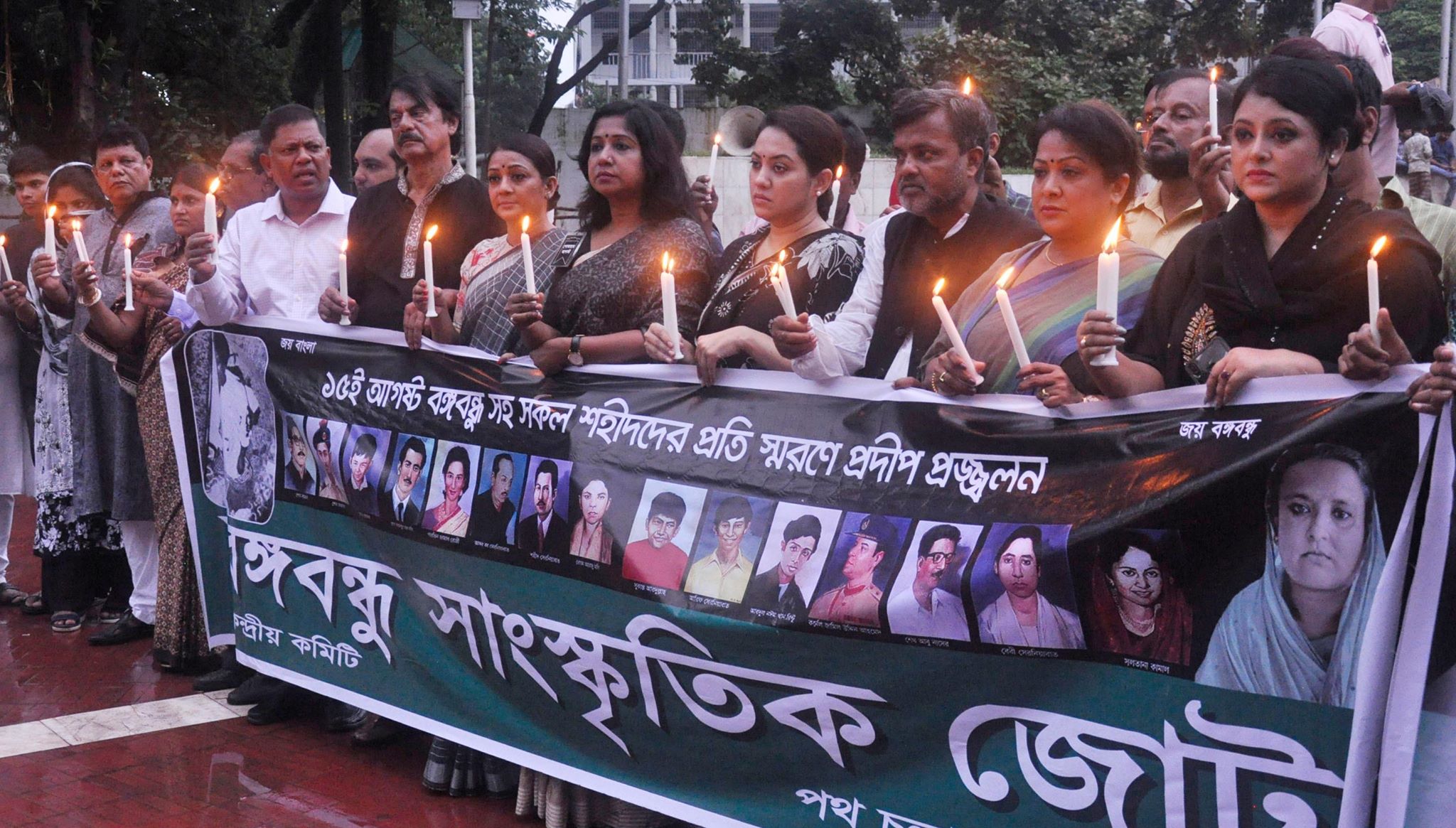 বঙ্গবন্ধুসহ শহীদদের স্মরণে শহীদ মিনারে প্রদীপ প্রজ্জ্বলন