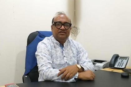 খা খা খেতে থাক, এতিমের চামড়াটাকেও খেয়ে নে!
