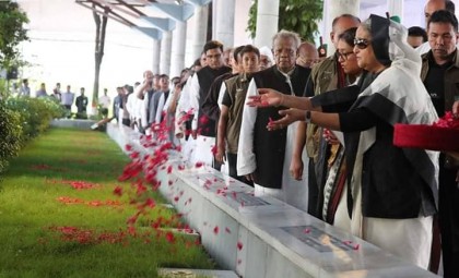 বনানী কবরস্থানে শহীদদের প্রতি প্রধানমন্ত্রীর শ্রদ্ধা